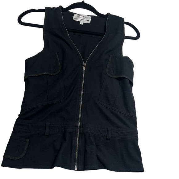 Yves Saint Laurent Sleeveless V neck top! - Picture 1 of 1